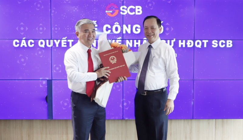 Phó Thống đốc Thường trực NHNN Đào Minh Tú trao quyết định trưng tập, chỉ định ông Phan Đình Điền giữ chức Chủ tịch HĐQT SCB