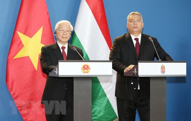 Tổng Bí thư Nguyễn Phú Trọng cùng Thủ tướng Hungary Viktor Orbán phát biểu với báo chí (Ảnh: Trí Dũng/TTXVN)