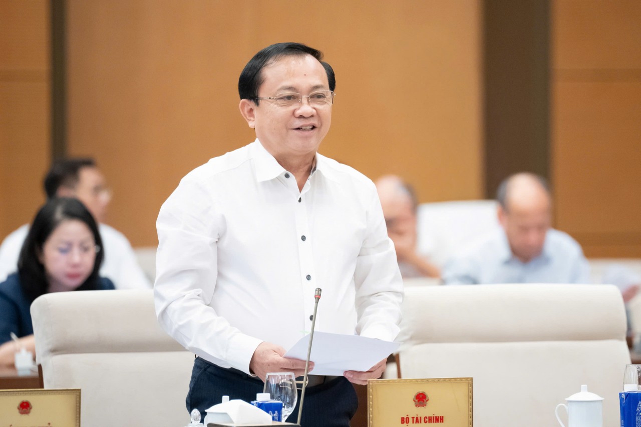 Thứ trưởng Bộ tài chính Lê Tấn Cận  
