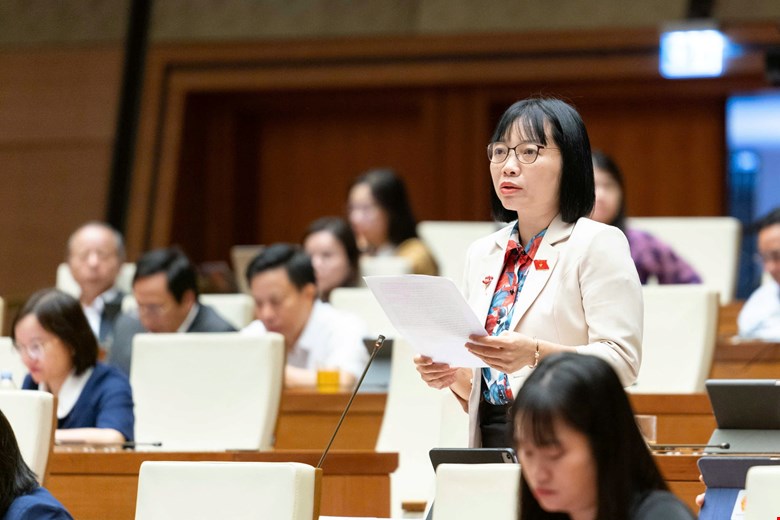 Đại biểu Nguyễn Thị Việt Nga (Hải Phòng)