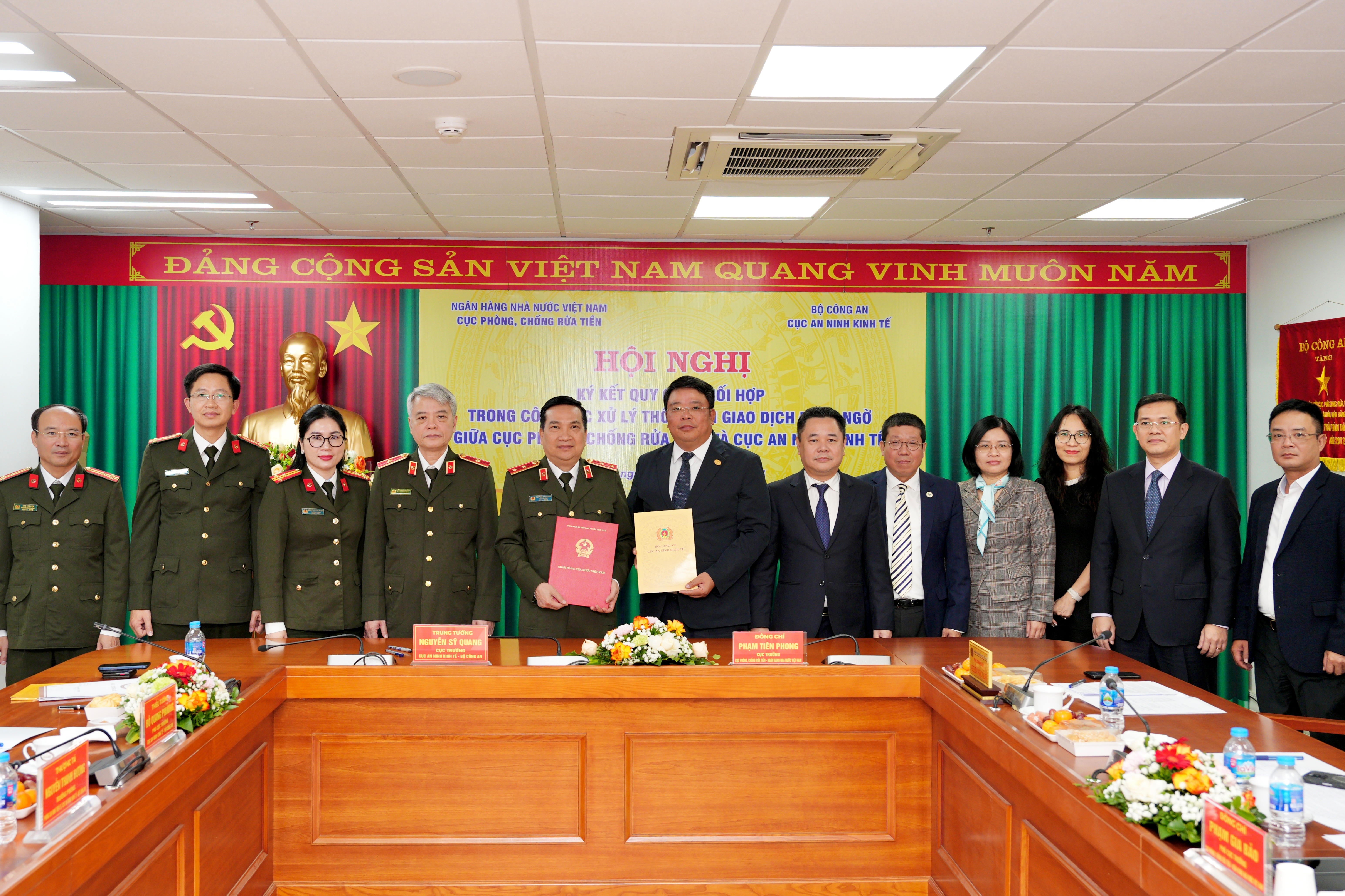 Lễ kí kết giữa đại diện Cục Phòng, chống rửa tiền và Cục An ninh kinh tế