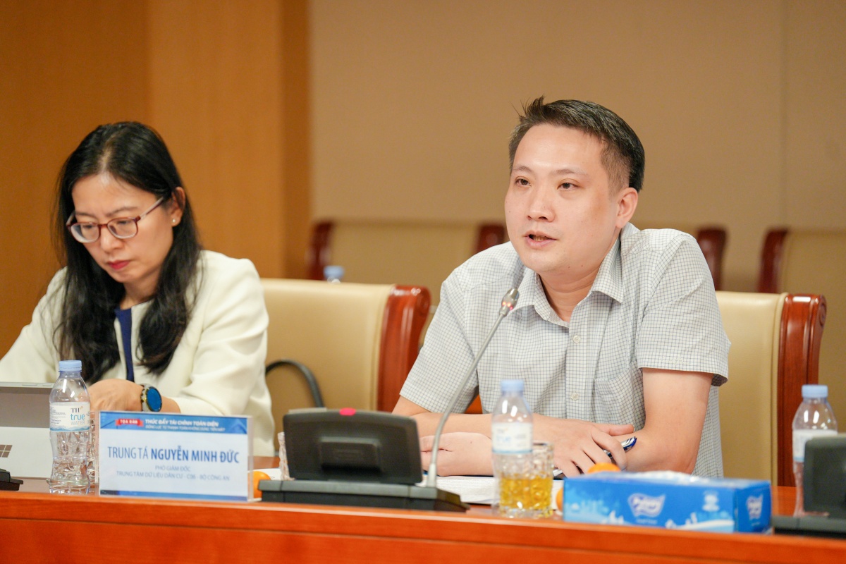 Trung t&aacute; Nguyễn Minh Đức - Ph&oacute; Gi&aacute;m đốc Trung t&acirc;m Dữ liệu quốc gia về d&acirc;n cư, Cục Cảnh s&aacute;t quản l&yacute; h&agrave;nh ch&iacute;nh về trật tự x&atilde; hội (C06), Bộ C&ocirc;ng an