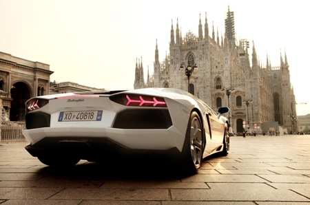 Tiếng động cơ V8, V10, V12 của Lamborghini đã gây náo động đường phố