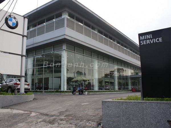 BMW vận hành showroom mới trị giá 100 tỷ đồng tại Hà Nội