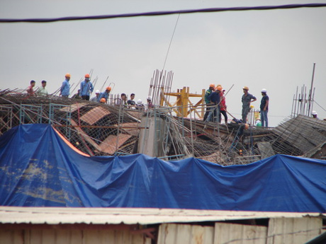 Tầng 1 công trình Lotte Mart Bình Dương bất ngờ đổ sập