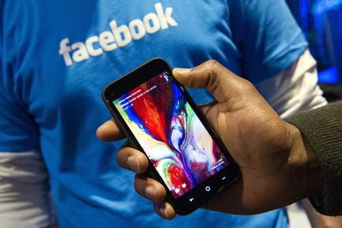 Giá trị Facebook vượt mốc 100 tỷ USD