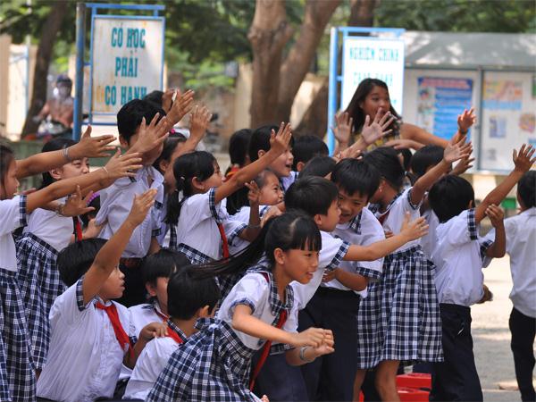 Diageo Việt Nam bàn giao hệ thống lọc nước cho học sinh