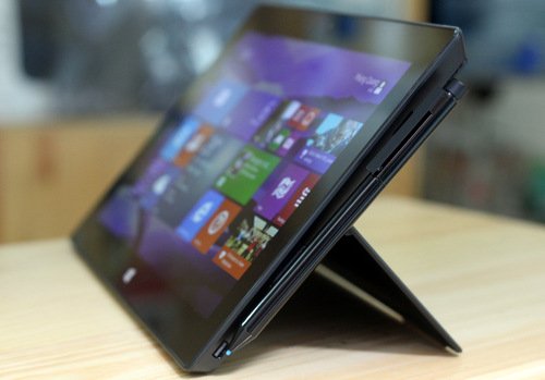 Mở hộp Surface Pro thế hệ 2 tại Việt Nam