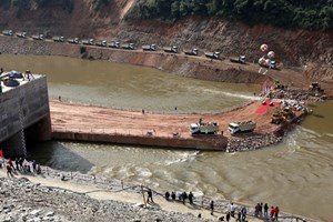 Ngăn sông Mã đợt 1 dự án thủy điện Trung Sơn