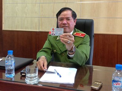 Thiếu tướng Trần Văn Vệ giới thiệu mẫu CMND 12 số sắp được triển khai cấp trên cả nước