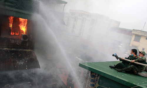 Vụ cháy khu tập thể Nam Đồng: 5 căn hộ bị cháy
