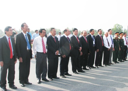 Phó Thủ tướng mở bảng tên Đại lộ Võ Nguyên Giáp tại Hậu Giang
