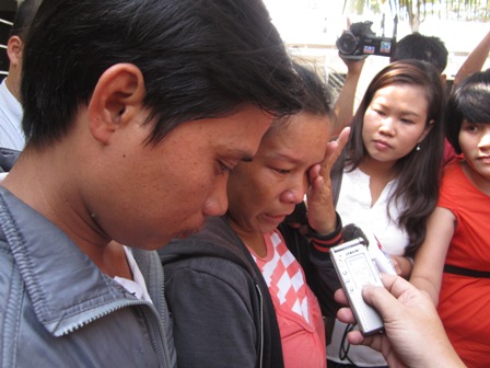 2 vợ chồng sản phụ Nguyễn Thị Minh Tâm xúc động khi nhận lại được con