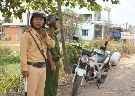 CSGT Tây Ninh hiện chỉ dùng bộ đàm để liên lạc khi làm nhiệm vụ tuần tra, kiểm soát 