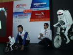 Murata mang robot lái xe đạp tới Hà Nội