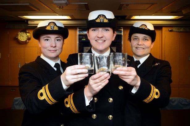 Hải quân Anh tiếp nhận 3 nữ thủy thủ tàu ngầm 