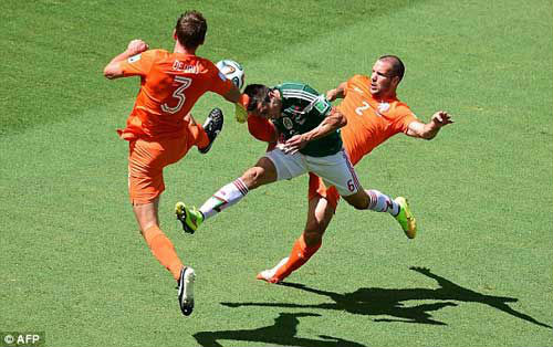 Hà Lan - Mexico 2-1: Sự nghiệt ngã của bóng đá