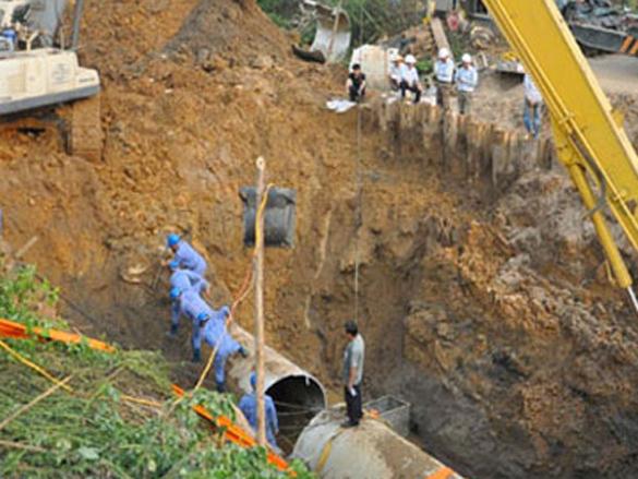 Vỡ ống nước sông Đà, phát hiện Bộ Xây dựng… không có tóc!