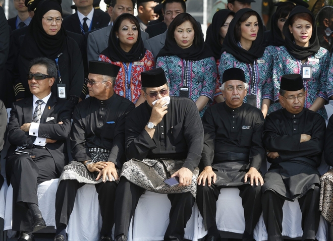 Chính phủ Malaysia tuyên bố hôm nay là ngày quốc tang cho các hành khách thiệt mạng trên chuyến bay MH17