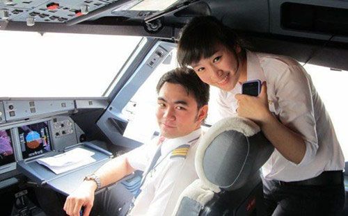 Trang Nhung kết hôn năm 24 tuổi với người bạn học, cũng là phi công. Do là đồng nghiệp nên Nhung và chồng có thể cùng nhau chia sẻ và giúp đỡ trong cuộc sống cũng như trong công việc. Hiện tại vợ chồng Trang Nhung đã có một con trai 17 tháng tuổi.