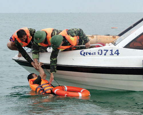 Tai nạn đâm tàu trên biển Nha Trang, 8 người mất tích