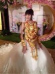 Vợ đại gia đeo 70 chiếc vòng vàng trong ngày cưới