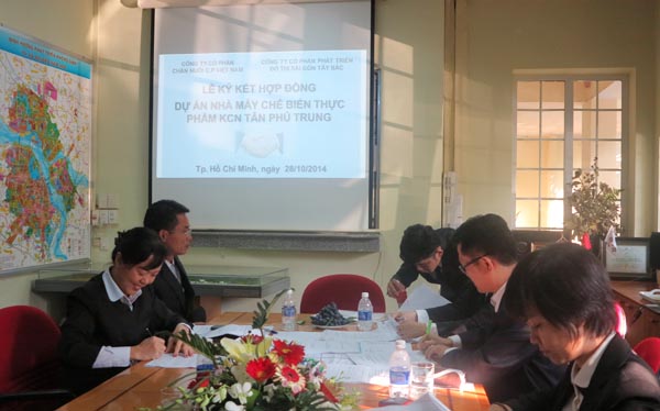 Lễ ký kết hợp đồng Dự án nhà máy chế biến thực phẩm tại KCN Tân Phú Trung giữa SCD và CTCP Chăn nuôi C.P Việt Nam