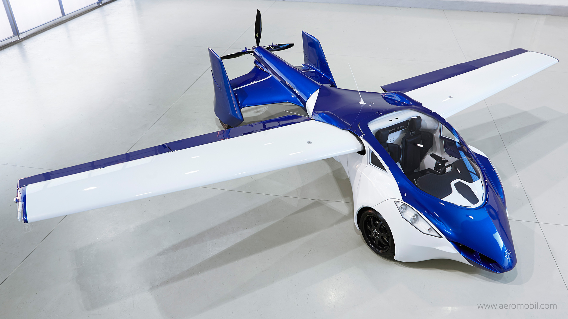 Xe bay biến hình Aeromobil được bán ra năm 2017