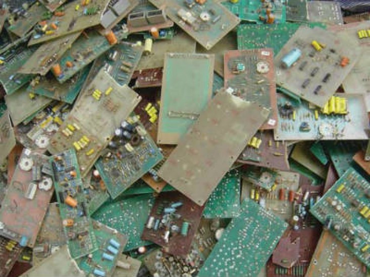 Bắt đầu tái chế rác thải điện tử tại Việt Nam