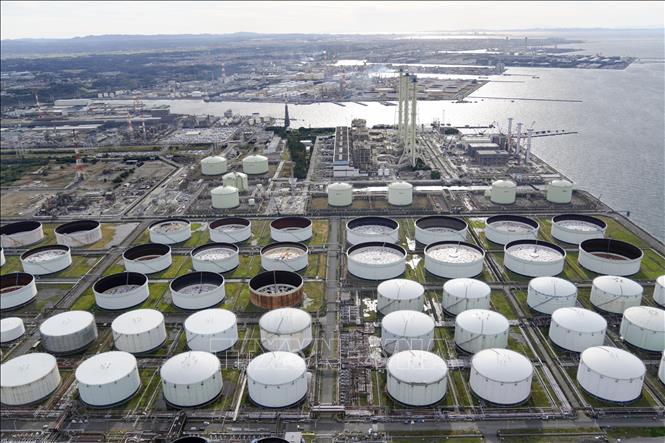  Bể chứa dầu tại nhà máy khai thác dầu ở Ichihara, tỉnh Chiba, miền đông Nhật Bản. Ảnh: Kyodo/TTXVN