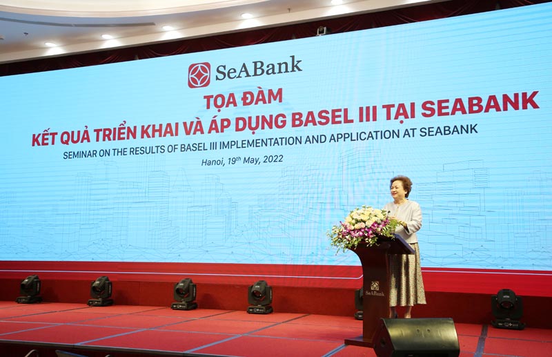 Bà Nguyễn Thị Nga, Phó chủ tịch thường trực SeABank phát biểu tại Tọa đàm
