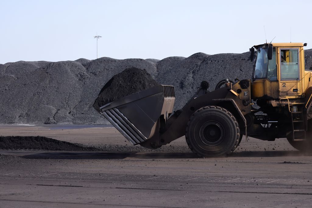 EU đã cấm nhập khẩu than đá từ Nga. Ảnh: Getty Images