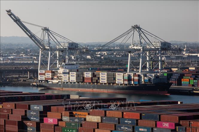 Cảng hàng hóa ở California, Mỹ. Ảnh: AFP/TTXVN