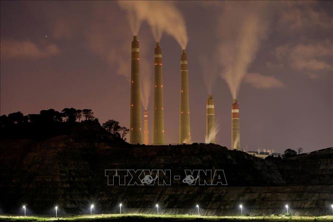  Khói thải từ nhà máy điện than ở Suralaya, tỉnh Banten, Indonesia. Ảnh minh họa: REUTERS/TTXVN