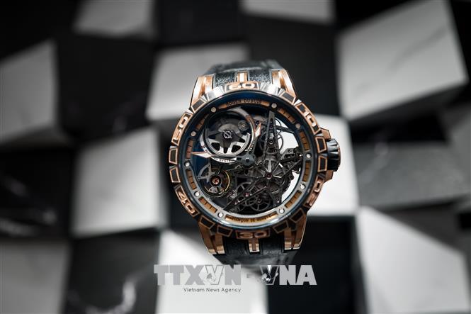 Một mẫu đồng hồ Thụy Sĩ được trưng bày tại triển lãm các nhà sản xuất đồng hồ quốc tế ở Geneva, Thụy Sĩ. Ảnh tư liệu: AFP/TTXVN