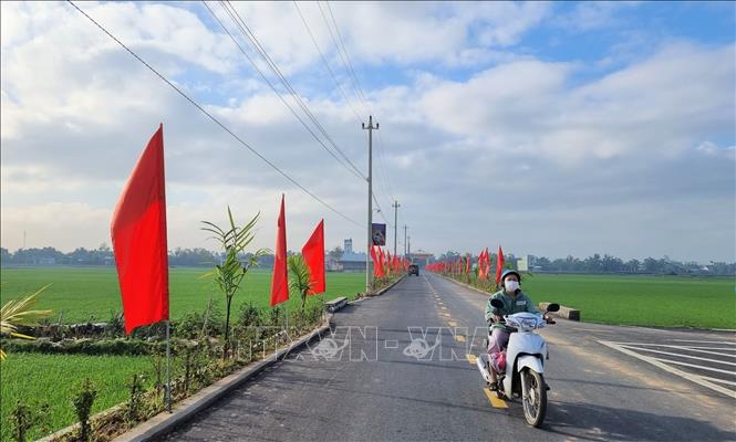  Một tuyến đường nông thôn tại huyện Phù Cát (Bình Định). Ảnh minh họa: Tường Quân/TTXVN