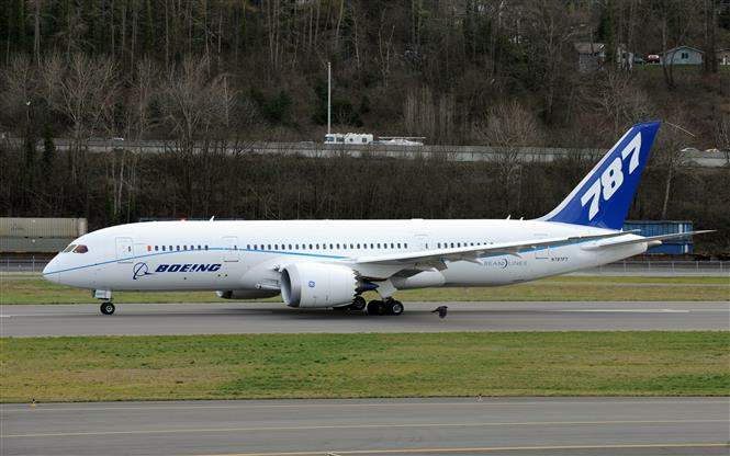 Máy bay 787 Dreamliner của Hãng Boeing thực hiện chuyến bay thử nghiệm tại nhà máy ở Seattle, bang Washington, Mỹ. Ảnh tư liệu: AFP/TTXVN