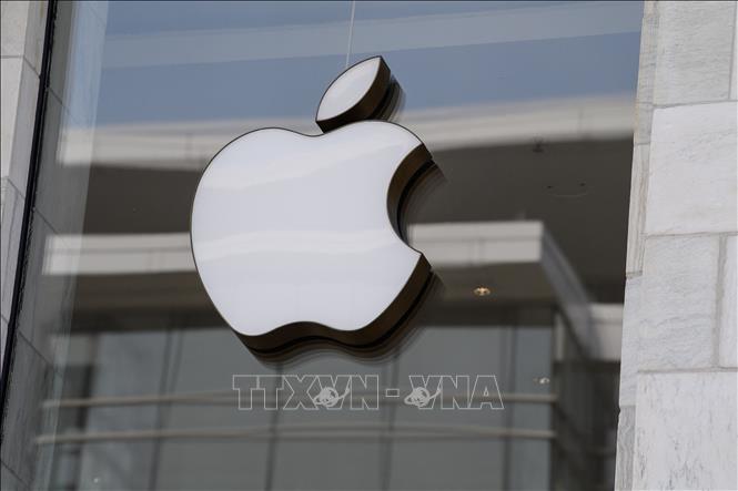 Biểu tượng Apple tại cửa hàng ở Washington, DC, Mỹ. Ảnh minh họa: AFP/TTXVN