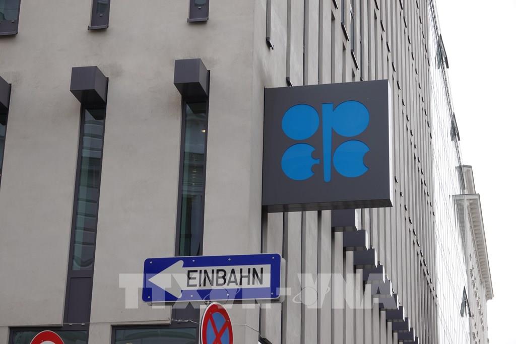 Biểu tượng Tổ chức các nước xuất khẩu dầu mỏ (OPEC) tại toà trụ sở của OPEC ở Vienna, Áo ngày 5/10/2022. Ảnh: THX/TTXVN