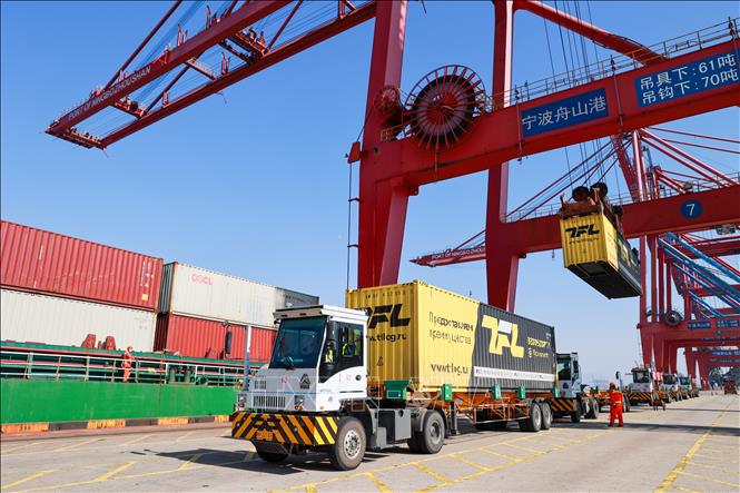 Cảng container ở Ninh Ba, tỉnh Chiết Giang, Trung Quốc ngày 30/1/2023. Ảnh: THX/TTXVN