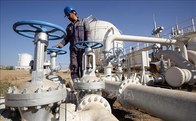 Một cơ sở khai thác dầu tại thành phố Kirkuk, miền bắc Iraq. Ảnh: AFP/ TTXVN