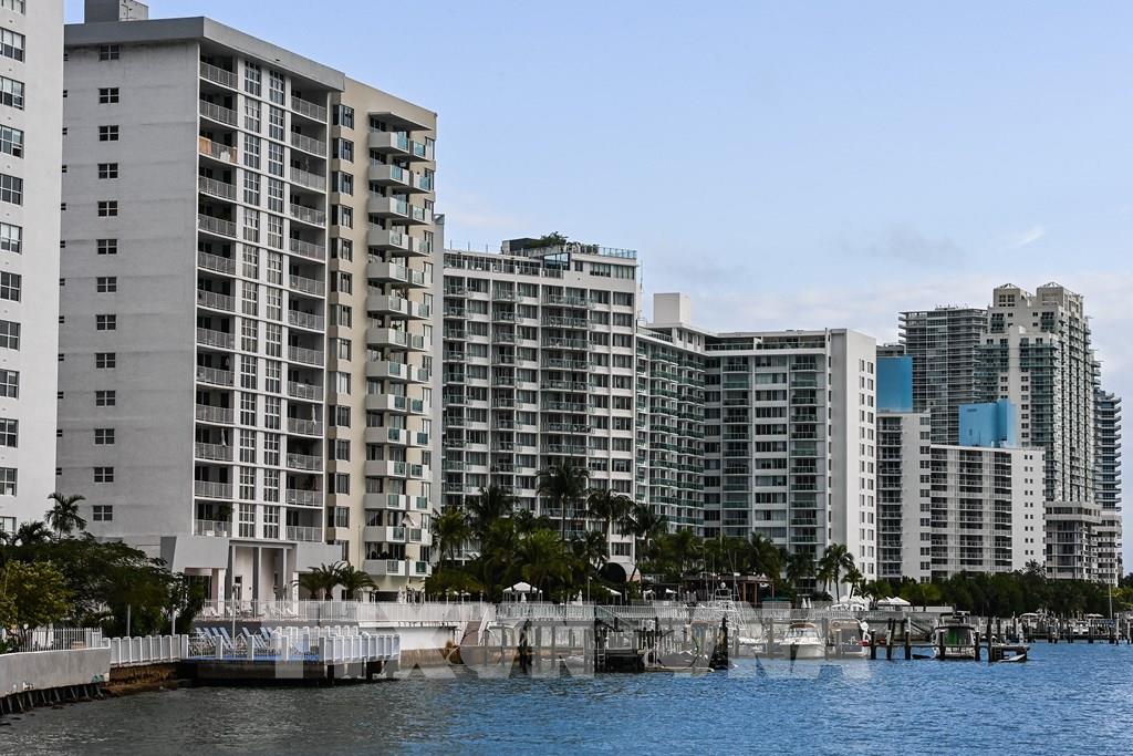 Các tòa chung cư tại Miami Beach, Florida, Mỹ. Ảnh: AFP/TTXVN