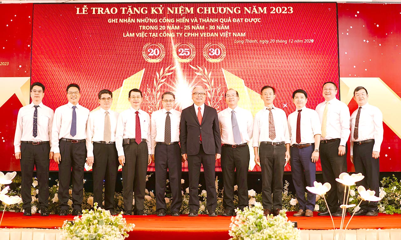 Ban giám đốc Vedan Việt Nam gửi lời tri ân các CBCNV có thâm niên 20 - 25 - 30 năm