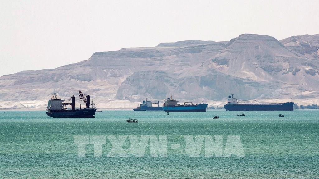(Tư liệu) Tàu thuyền chuẩn bị di chuyển qua Kênh đào Suez, Ai Cập. Ảnh: AFP/TTXVN