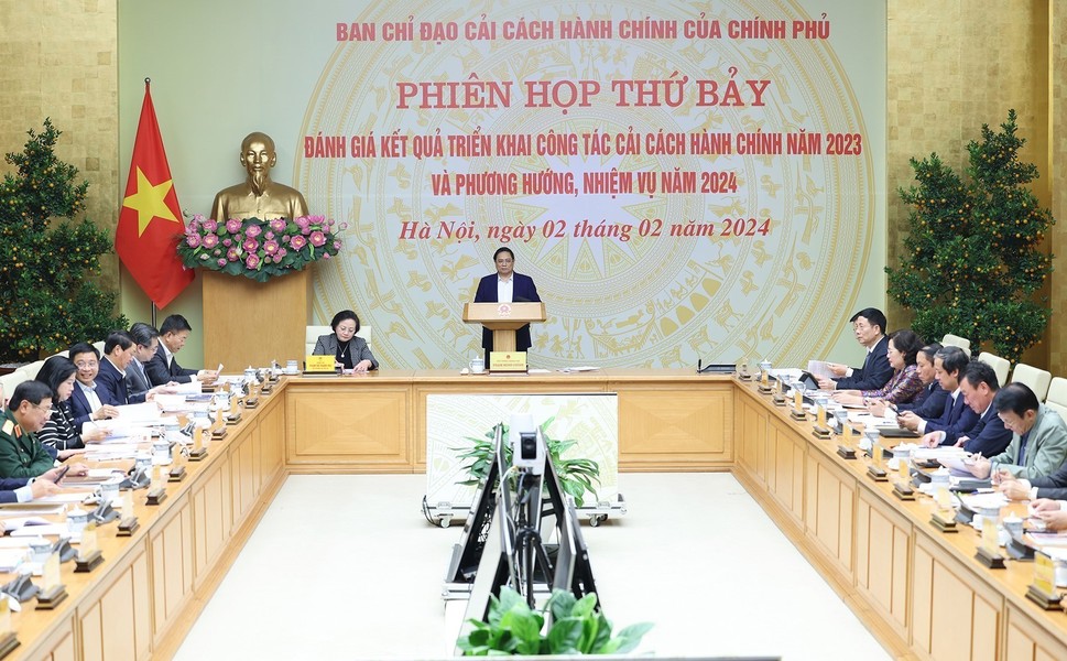 Thủ tướng Phạm Minh Chính chủ trì Phiên họp lần thứ 7 của Ban Chỉ đạo để đánh giá kết quả triển khai công tác cải cách hành chính năm 2023 và phương hướng, nhiệm vụ năm 2024. (Ảnh: Dương Giang/TTXVN)