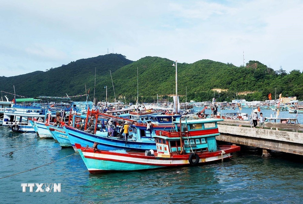 Tàu cá neo đậu tại cảng cá xã An Sơn, huyện đảo Kiên Hải. (Ảnh: Hồng Đạt/TTXVN)