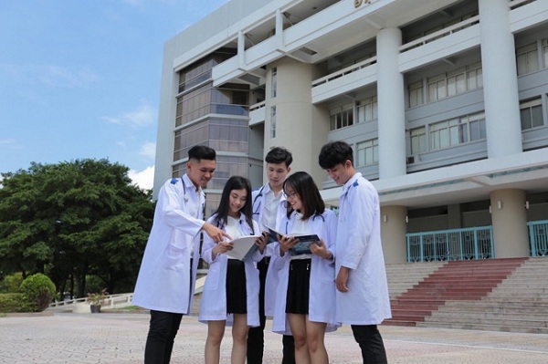 Thành lập Trường Đại học Khoa học sức khoẻ là trường đại học thành viên của Đại học Quốc gia Thành phố Hồ Chí Minh