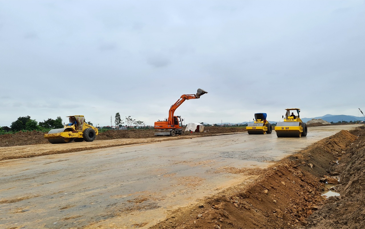 Xây dựng đường cao tốc Bắc - Nam phía Tây đoạn Gia Nghĩa - Chơn Thành tạo động lực phát triển mới cho vùng Tây Nguyên và vùng Đông Nam Bộ. (Ảnh minh họa)
