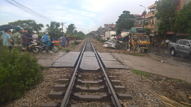 Hiện trường vụ tai nạn giao thông đường sắt tại Nam Đinh hôm 1/8/2018.