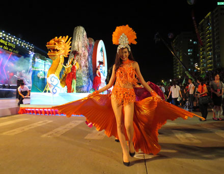 Diễu hành tại Lễ hội Carnaval Hạ Long